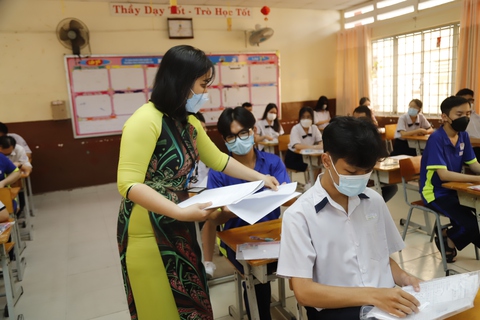 Sáng nay 7-7 thi môn đầu tiên, thí sinh lại rủ nhau... đoán đề văn - Ảnh 18. Sáng nay 7-7 thi môn đầu tiên, thí sinh lại rủ nhau... đoán đề văn - Ảnh 18.
