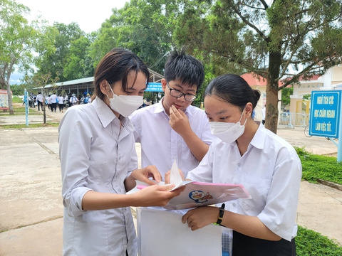 Đề thi toán kỳ thi tốt nghiệp THPT 2022 - Ảnh 17. Đề thi toán kỳ thi tốt nghiệp THPT 2022 - Ảnh 17.