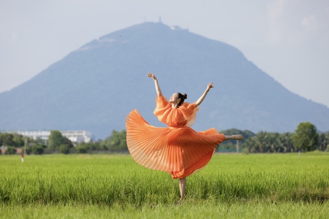 Vũ Hoàng My tung bộ ảnh giới thiệu trang phục của nhà thiết kế Adrian Anh Tuấn, Lê Thanh Hòa - Ảnh 7. Vũ Hoàng My tung bộ ảnh giới thiệu trang phục của nhà thiết kế Adrian Anh Tuấn, Lê Thanh Hòa - Ảnh 7.