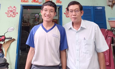 TP.HCM: Thí sinh 58 tuổi tiết lộ lý do dự thi tốt nghiệp THPT lần 3 - Ảnh 1. TP.HCM: Thí sinh 58 tuổi tiết lộ lý do dự thi tốt nghiệp THPT lần 3 - Ảnh 1.