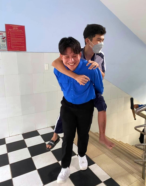 Có một mùa thi đong đầy yêu thương - Ảnh 1. Có một mùa thi đong đầy yêu thương - Ảnh 1.
