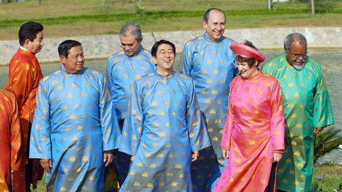 Abe Shinzo - vị thủ tướng tại vị lâu nhất ở Nhật và 4 lần thăm Việt Nam - Ảnh 3. Abe Shinzo - vị thủ tướng tại vị lâu nhất ở Nhật và 4 lần thăm Việt Nam - Ảnh 3.