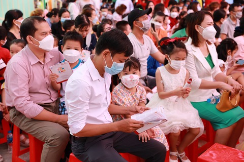 Phụ huynh, giáo viên TP.HCM tham gia chương trình ‘Sinh Con, Sinh Cha’ - Ảnh 5. Phụ huynh, giáo viên TP.HCM tham gia chương trình ‘Sinh Con, Sinh Cha’ - Ảnh 5.