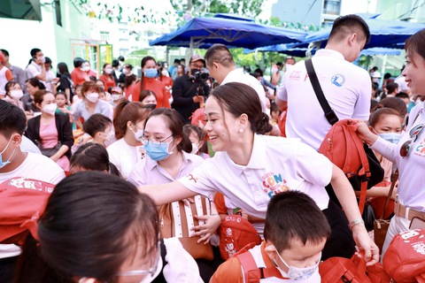 Phụ huynh, giáo viên TP.HCM tham gia chương trình ‘Sinh Con, Sinh Cha’ - Ảnh 4. Phụ huynh, giáo viên TP.HCM tham gia chương trình ‘Sinh Con, Sinh Cha’ - Ảnh 4.
