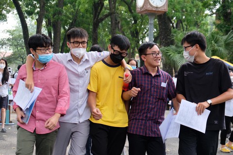 Đề tiếng Anh thi tốt nghiệp THPT 2022: Phổ điểm sẽ không cao như năm ngoái? - Ảnh 1. Đề tiếng Anh thi tốt nghiệp THPT 2022: Phổ điểm sẽ không cao như năm ngoái? - Ảnh 1.
