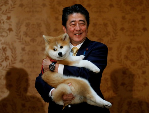 Abe Shinzo - vị thủ tướng tại vị lâu nhất ở Nhật và 4 lần thăm Việt Nam - Ảnh 1. Abe Shinzo - vị thủ tướng tại vị lâu nhất ở Nhật và 4 lần thăm Việt Nam - Ảnh 1.