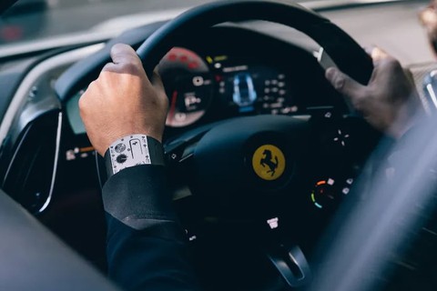 Ferrari bất ngờ công bố đồng hồ đeo tay mỏng nhất thế giới - Ảnh 1. Ferrari bất ngờ công bố đồng hồ đeo tay mỏng nhất thế giới - Ảnh 1.