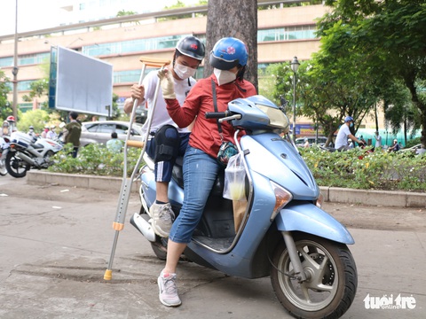 Những thí sinh đặc biệt trong mùa thi tốt nghiệp - Ảnh 1. Những thí sinh đặc biệt trong mùa thi tốt nghiệp - Ảnh 1.