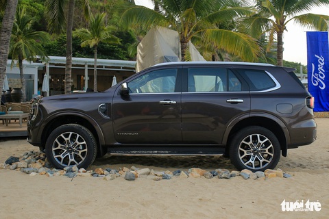 Ford Everest Titanium+: SUV đầy ắp công nghệ, giá 1,452 tỉ đồng - Ảnh 2. Ford Everest Titanium+: SUV đầy ắp công nghệ, giá 1,452 tỉ đồng - Ảnh 2.