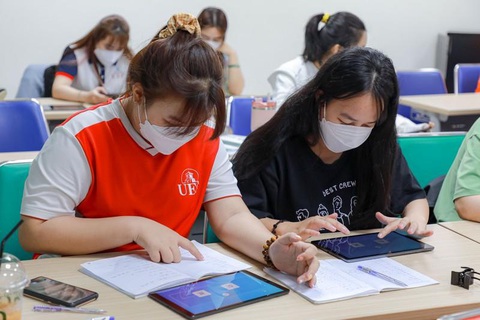 UEF tổ chức chuỗi tiếng Anh, Nhật, Hàn, Trung miễn phí ‘tiền đại học’ cho 2k4 - Ảnh 2. UEF tổ chức chuỗi tiếng Anh, Nhật, Hàn, Trung miễn phí ‘tiền đại học’ cho 2k4 - Ảnh 2.