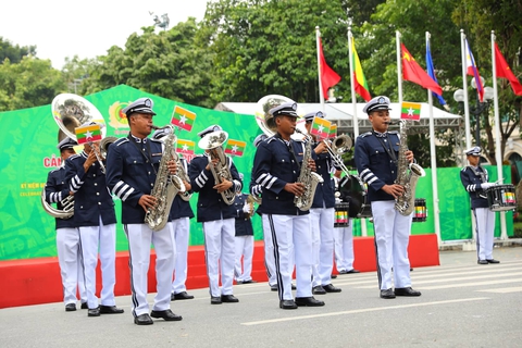 Ấn tượng Nhạc hội Cảnh sát các nước ASEAN+ 2022 tại phố đi bộ hồ Gươm - Ảnh 7. Ấn tượng Nhạc hội Cảnh sát các nước ASEAN+ 2022 tại phố đi bộ hồ Gươm - Ảnh 7.