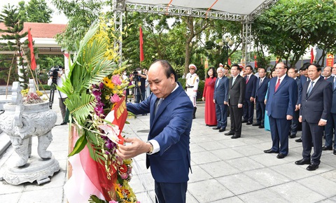 Chủ tịch nước Nguyễn Xuân Phúc dự lễ kỷ niệm 110 năm ngày sinh Tổng bí thư Nguyễn Văn Cừ - Ảnh 1. Chủ tịch nước Nguyễn Xuân Phúc dự lễ kỷ niệm 110 năm ngày sinh Tổng bí thư Nguyễn Văn Cừ - Ảnh 1.