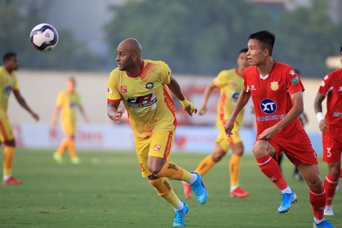 Vòng 6 V-League 2022: ‘Tổ trọng tài phối hợp ăn ý’ - Ảnh 2. Vòng 6 V-League 2022: ‘Tổ trọng tài phối hợp ăn ý’ - Ảnh 2.