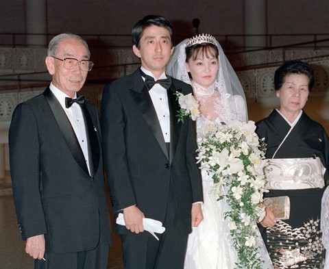 Cuộc đời cựu thủ tướng Nhật Bản Abe Shinzo qua ảnh - Ảnh 1. Cuộc đời cựu thủ tướng Nhật Bản Abe Shinzo qua ảnh - Ảnh 1.