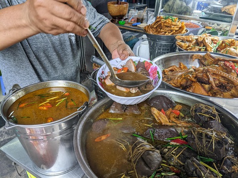 Ngọt lịm, thơm béo vị phá lấu vịt lạ lùng công thức từ Thái đem về - Ảnh 2. Ngọt lịm, thơm béo vị phá lấu vịt lạ lùng công thức từ Thái đem về - Ảnh 2.