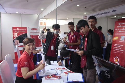 Gen Z - Mùa hè kiếm việc làm thêm - Kỳ 3: Học được nhiều từ công việc thời vụ - Ảnh 1. Gen Z - Mùa hè kiếm việc làm thêm - Kỳ 3: Học được nhiều từ công việc thời vụ - Ảnh 1.