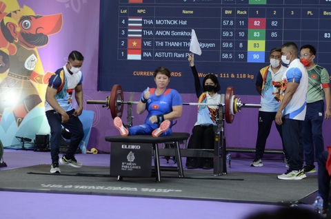 Nữ lực sĩ Tuyết Loan phá kỷ lục ASEAN Para Games ở tuổi 47 - Ảnh 2. Nữ lực sĩ Tuyết Loan phá kỷ lục ASEAN Para Games ở tuổi 47 - Ảnh 2.