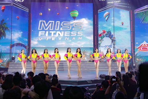 Đoàn Thu Thủy đăng quang hoa hậu, nhận tổng giải thưởng 3,8 tỉ đồng - Ảnh 2. Đoàn Thu Thủy đăng quang hoa hậu, nhận tổng giải thưởng 3,8 tỉ đồng - Ảnh 2.
