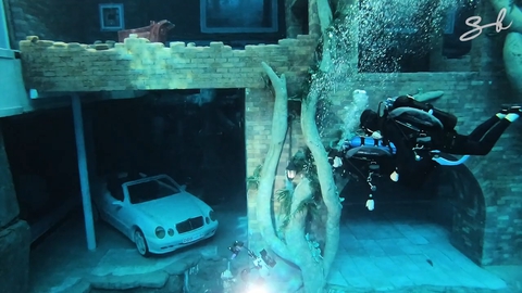 Garage độc đáo trong lòng bể bơi sâu nhất thế giới - Ảnh 4. Garage độc đáo trong lòng bể bơi sâu nhất thế giới - Ảnh 4.