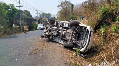 Lào: Tai nạn giao thông nghiêm trọng, 1 người Việt thiệt mạng - Ảnh 1. Lào: Tai nạn giao thông nghiêm trọng, 1 người Việt thiệt mạng - Ảnh 1.