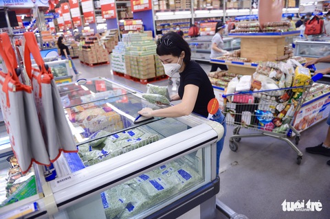 Xăng dầu giảm giá 4 phiên mà sao thực phẩm không đu theo? - Ảnh 1. Xăng dầu giảm giá 4 phiên mà sao thực phẩm không đu theo? - Ảnh 1.