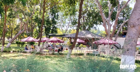 Chấn chỉnh việc bán quán cà phê, nước giải khát trong công viên 16 Tháng 4 - Ảnh 1. Chấn chỉnh việc bán quán cà phê, nước giải khát trong công viên 16 Tháng 4 - Ảnh 1.