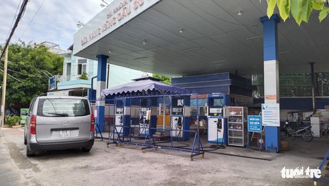 Hàng loạt cây xăng Sa Đéc đóng cửa vì… ‘hết xăng’ - Ảnh 2. Hàng loạt cây xăng Sa Đéc đóng cửa vì… ‘hết xăng’ - Ảnh 2.
