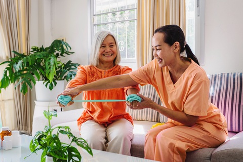 FWD đồng hành chăm sóc khách hàng sau khi chi trả quyền lợi bảo hiểm - Ảnh 2. FWD đồng hành chăm sóc khách hàng sau khi chi trả quyền lợi bảo hiểm - Ảnh 2.