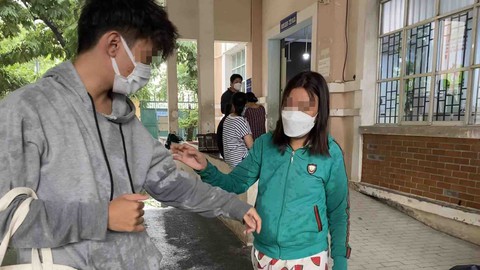 Bệnh viện thiếu mọi thứ, bệnh nhân đau đớn, có người phải cắt cụt chi - Ảnh 1. Bệnh viện thiếu mọi thứ, bệnh nhân đau đớn, có người phải cắt cụt chi - Ảnh 1.