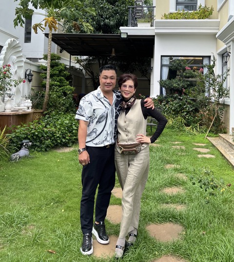 Nữ hoàng ảnh lịch Diễm Hương sau 30 năm: Xinh đẹp, có 4 con và sống tại Mỹ - Ảnh 5. Nữ hoàng ảnh lịch Diễm Hương sau 30 năm: Xinh đẹp, có 4 con và sống tại Mỹ - Ảnh 5.