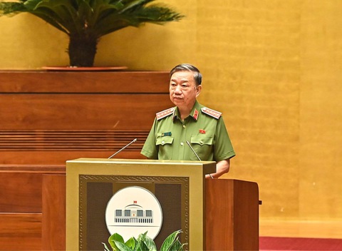 Chất vấn Bộ trưởng Bộ Công an Tô Lâm: Xử lý tín dụng đen, đánh bạc trên mạng như thế nào? - Ảnh 2. Chất vấn Bộ trưởng Bộ Công an Tô Lâm: Xử lý tín dụng đen, đánh bạc trên mạng như thế nào? - Ảnh 2.