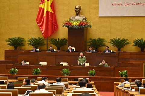 Chất vấn Bộ trưởng Bộ Công an Tô Lâm: Xử lý tín dụng đen, đánh bạc trên mạng như thế nào? - Ảnh 3. Chất vấn Bộ trưởng Bộ Công an Tô Lâm: Xử lý tín dụng đen, đánh bạc trên mạng như thế nào? - Ảnh 3.