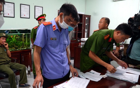 Khám xét khẩn cấp một công ty xử lý môi trường ở khu xử lý chất thải tập trung Tóc Tiên - Ảnh 2. Khám xét khẩn cấp một công ty xử lý môi trường ở khu xử lý chất thải tập trung Tóc Tiên - Ảnh 2.