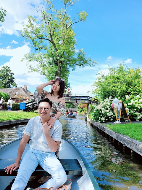 Ảnh vui sao Việt 10-8: Ca sĩ Miu Lê hóa cụ bà bán hàng rong - Ảnh 8. Ảnh vui sao Việt 10-8: Ca sĩ Miu Lê hóa cụ bà bán hàng rong - Ảnh 8.