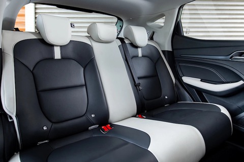 MG VS HEV ra mắt: SUV mới cùng phân khúc Toyota Corolla Cross, trang bị đúng kiểu xe Trung Quốc - Ảnh 5. MG VS HEV ra mắt: SUV mới cùng phân khúc Toyota Corolla Cross, trang bị đúng kiểu xe Trung Quốc - Ảnh 5.