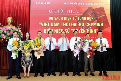 Ra mắt bộ sách điện tử 90 tập ‘Việt Nam thời đại Hồ Chí Minh - Biên niên sử truyền hình - Ảnh 1. Ra mắt bộ sách điện tử 90 tập ‘Việt Nam thời đại Hồ Chí Minh - Biên niên sử truyền hình - Ảnh 1.