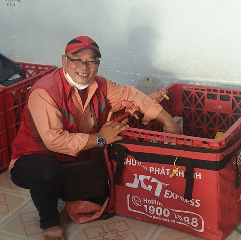 Cuộc thi ‘Giao nhận ngàn nụ cười’: những trải nghiệm thú vị về nghề chuyển phát - Ảnh 2. Cuộc thi ‘Giao nhận ngàn nụ cười’: những trải nghiệm thú vị về nghề chuyển phát - Ảnh 2.