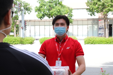 Cuộc thi ‘Giao nhận ngàn nụ cười’: những trải nghiệm thú vị về nghề chuyển phát - Ảnh 4. Cuộc thi ‘Giao nhận ngàn nụ cười’: những trải nghiệm thú vị về nghề chuyển phát - Ảnh 4.