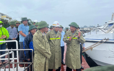 Bão số 2 cách Quảng Ninh 200km, hoàn lưu bão có thể gây mưa tới 400mm - Ảnh 1. Bão số 2 cách Quảng Ninh 200km, hoàn lưu bão có thể gây mưa tới 400mm - Ảnh 1.