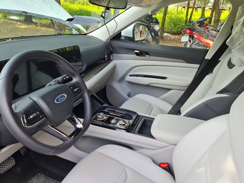 Ford Territory lộ ảnh nội thất tại Việt Nam: Thiết kế cần số dạng núm xoay - Ảnh 1. Ford Territory lộ ảnh nội thất tại Việt Nam: Thiết kế cần số dạng núm xoay - Ảnh 1.