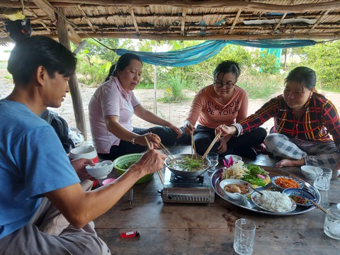 Đọt choại nhúng lẩu mắm cá đồng hao cơm phải biết - Ảnh 6. Đọt choại nhúng lẩu mắm cá đồng hao cơm phải biết - Ảnh 6.