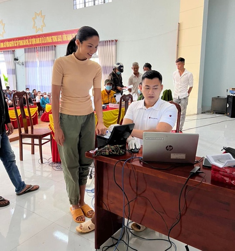 Hiếm có hoa hậu Việt nào giản dị, xuề xòa như H’Hen Niê - Ảnh 4. Hiếm có hoa hậu Việt nào giản dị, xuề xòa như H’Hen Niê - Ảnh 4.