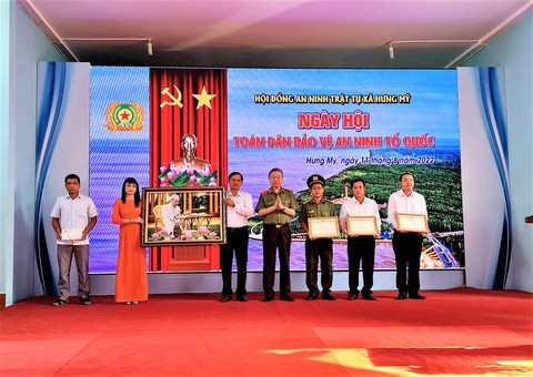 Bộ trưởng Tô Lâm dự Ngày hội toàn dân bảo vệ an ninh Tổ quốc tại Cà Mau - Ảnh 1. Bộ trưởng Tô Lâm dự Ngày hội toàn dân bảo vệ an ninh Tổ quốc tại Cà Mau - Ảnh 1.
