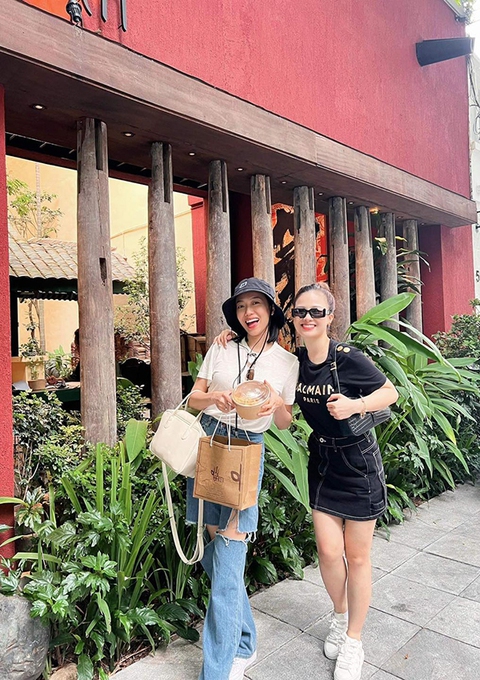 Ảnh vui sao Việt 11-8: Lê Dương Bảo Lâm hú hồn khi Cris Phan hôn - Ảnh 5. Ảnh vui sao Việt 11-8: Lê Dương Bảo Lâm hú hồn khi Cris Phan hôn - Ảnh 5.