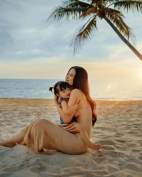 Ảnh vui sao Việt 11-8: Lê Dương Bảo Lâm hú hồn khi Cris Phan hôn - Ảnh 2. Ảnh vui sao Việt 11-8: Lê Dương Bảo Lâm hú hồn khi Cris Phan hôn - Ảnh 2.