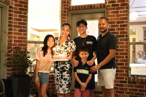 Ảnh vui sao Việt 11-8: Lê Dương Bảo Lâm hú hồn khi Cris Phan hôn - Ảnh 7. Ảnh vui sao Việt 11-8: Lê Dương Bảo Lâm hú hồn khi Cris Phan hôn - Ảnh 7.