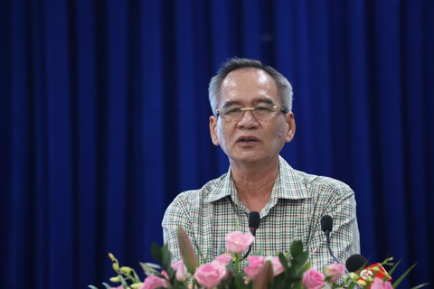 Muốn cán bộ ngành y bám trụ với nghề, lương phải đủ sống, lo được cho gia đình - Ảnh 1. Muốn cán bộ ngành y bám trụ với nghề, lương phải đủ sống, lo được cho gia đình - Ảnh 1.