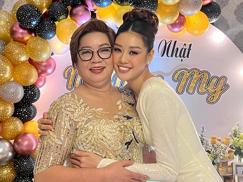 Ảnh vui sao Việt 11-8: Lê Dương Bảo Lâm hú hồn khi Cris Phan hôn - Ảnh 4. Ảnh vui sao Việt 11-8: Lê Dương Bảo Lâm hú hồn khi Cris Phan hôn - Ảnh 4.