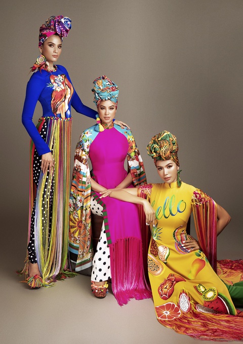 Phạm Hương, Minh Tú, Trương Thị May đọ dáng trong áo dài cách tân - Ảnh 3. Phạm Hương, Minh Tú, Trương Thị May đọ dáng trong áo dài cách tân - Ảnh 3.