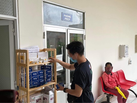 HIV gia tăng trong nhóm đồng tính nam - Ảnh 1. HIV gia tăng trong nhóm đồng tính nam - Ảnh 1.